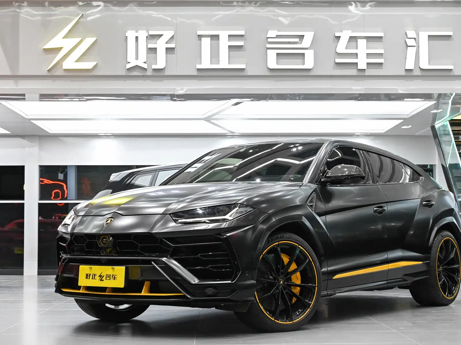 LAMBORGHINI URUS 2021