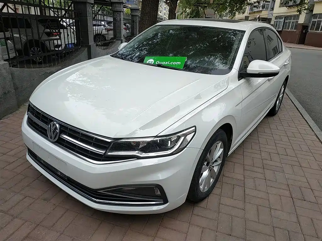 VOLKSWAGEN BORA