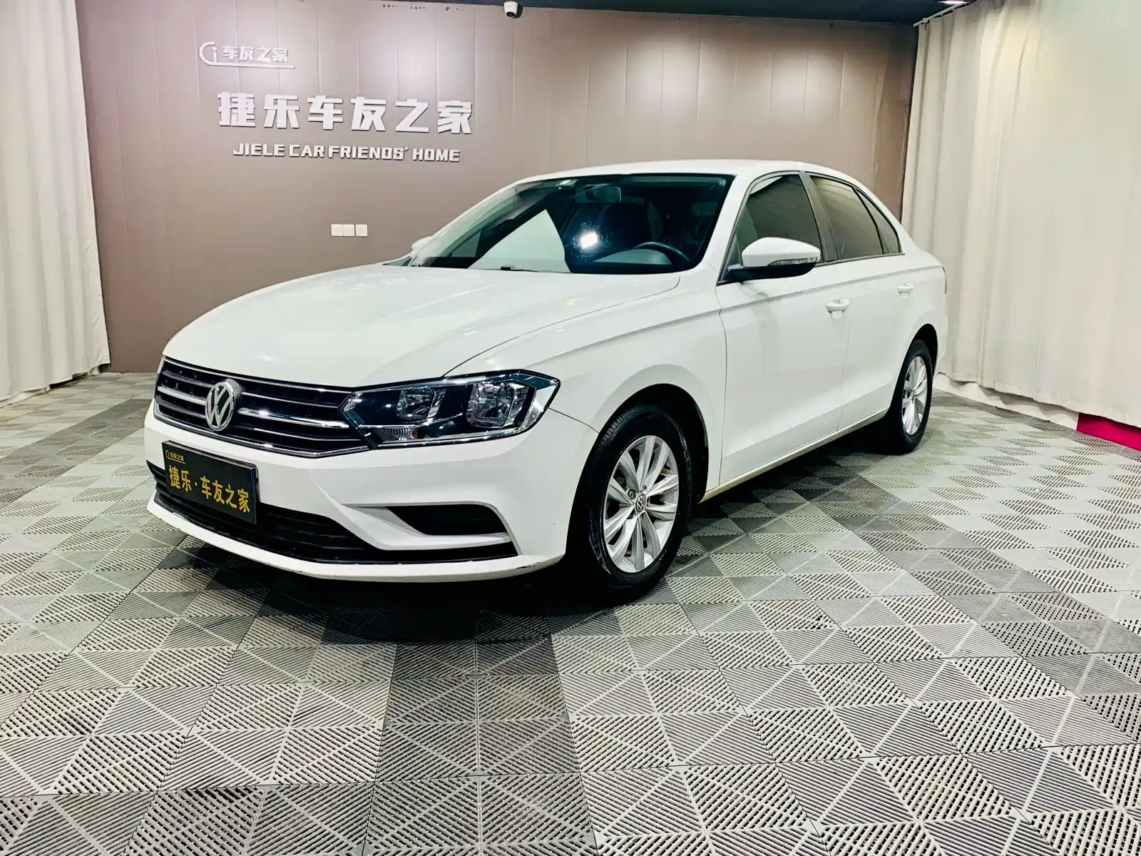 VOLKSWAGEN BORA 2016