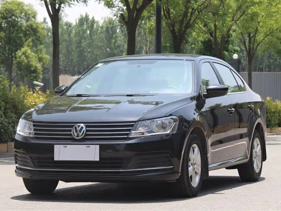 VOLKSWAGEN LAVIDA 2015