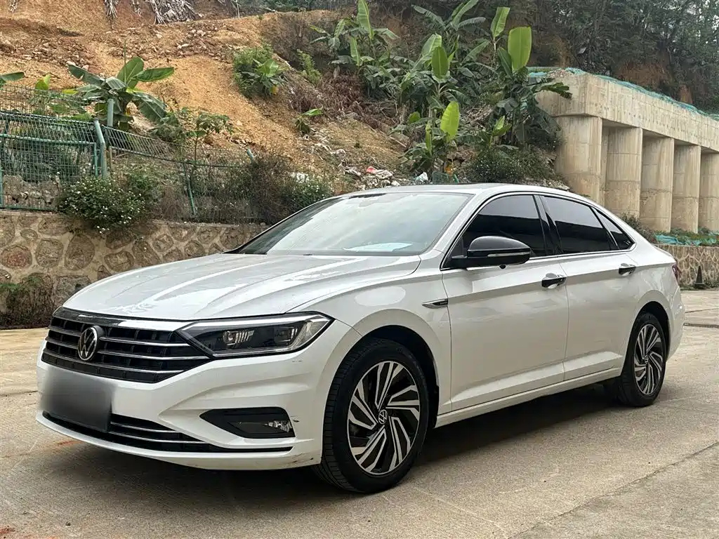 VOLKSWAGEN SAGITAR 2022