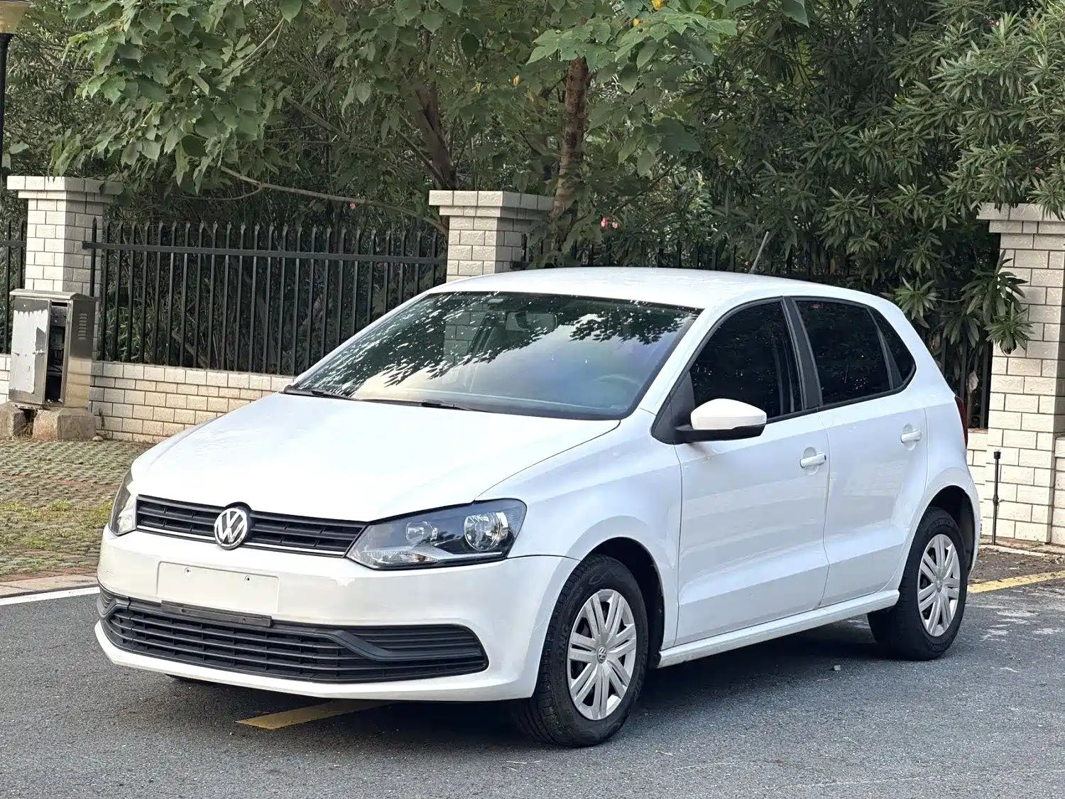 VOLKSWAGEN POLO 2016