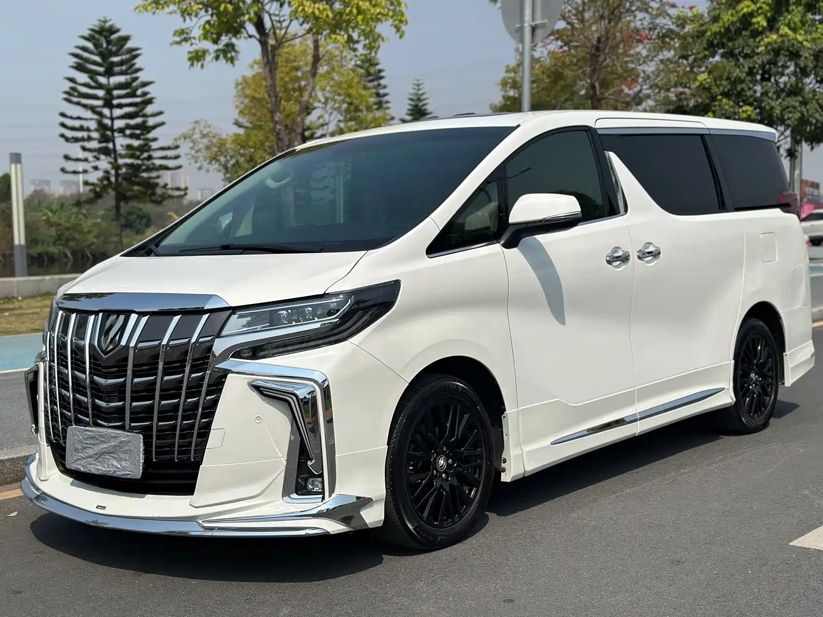 TOYOTA ALPHARD 2015