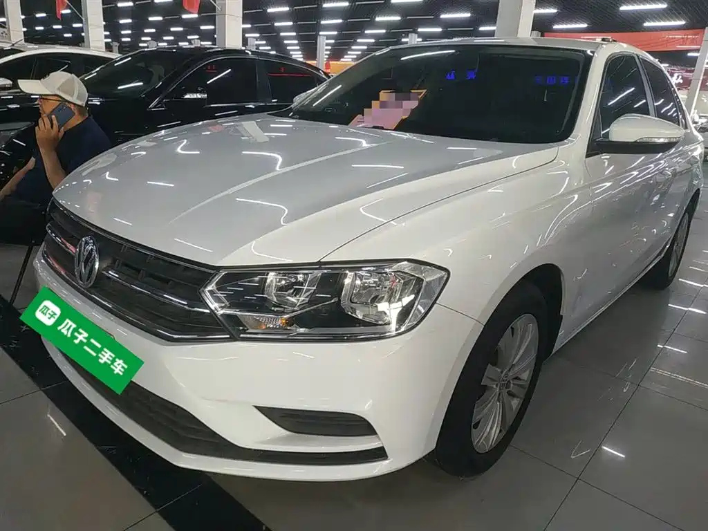 VOLKSWAGEN BORA