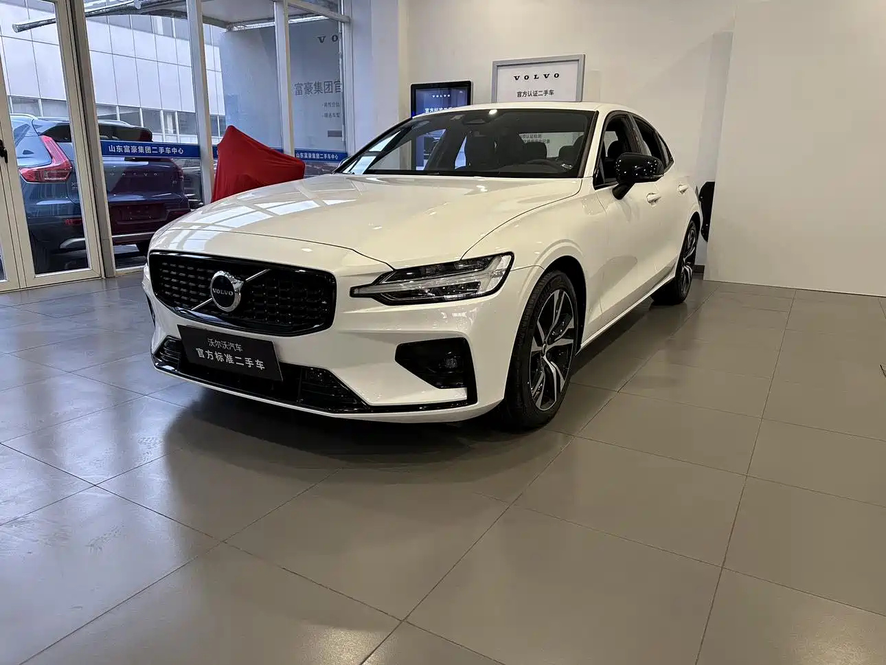 VOLVO S60 2024