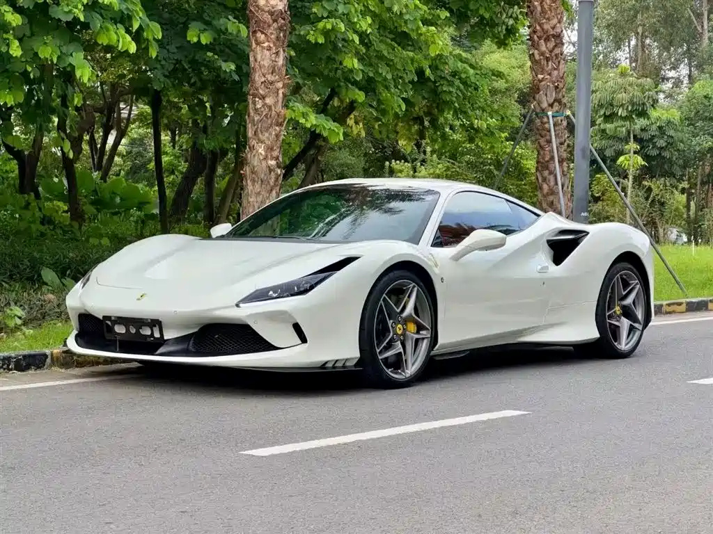 FERRARI F8 2019