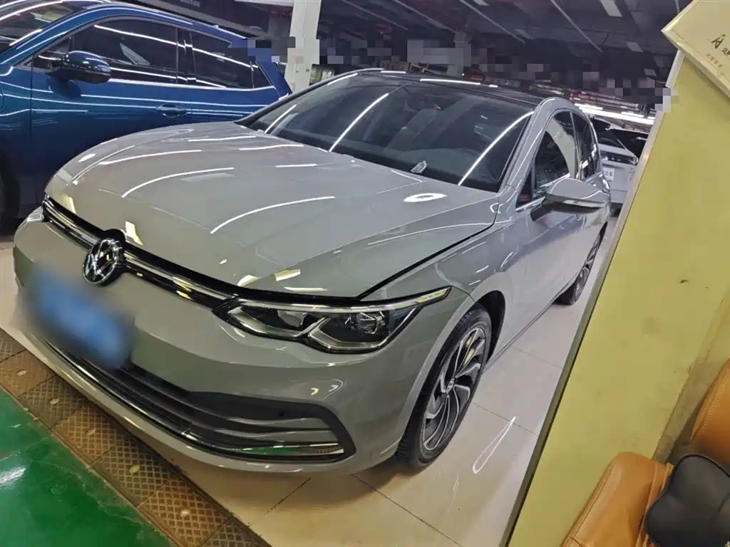 VOLKSWAGEN GOLF 2023