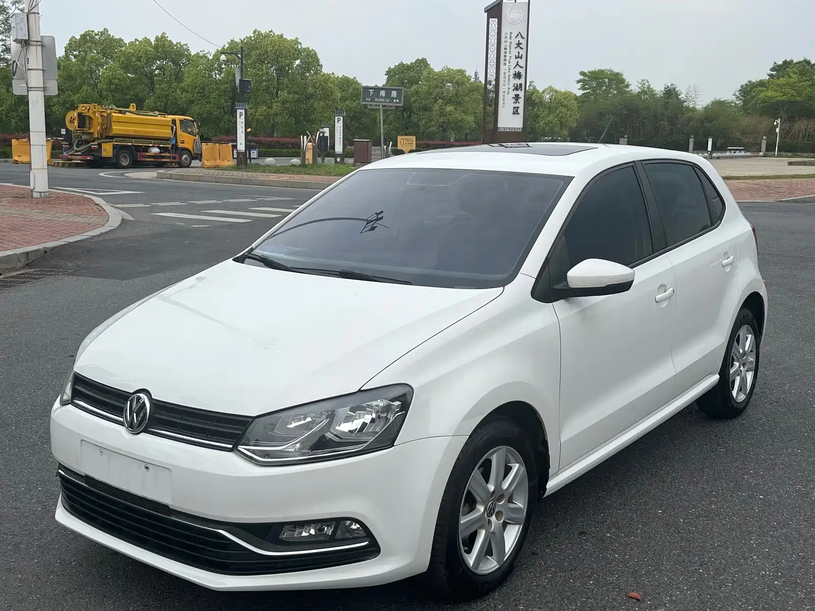 VOLKSWAGEN POLO 2016