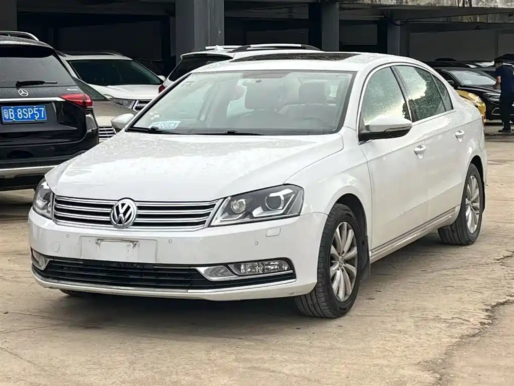 VOLKSWAGEN MAGOTAN 2013