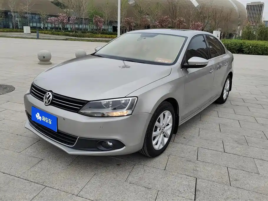VOLKSWAGEN SAGITAR 2012