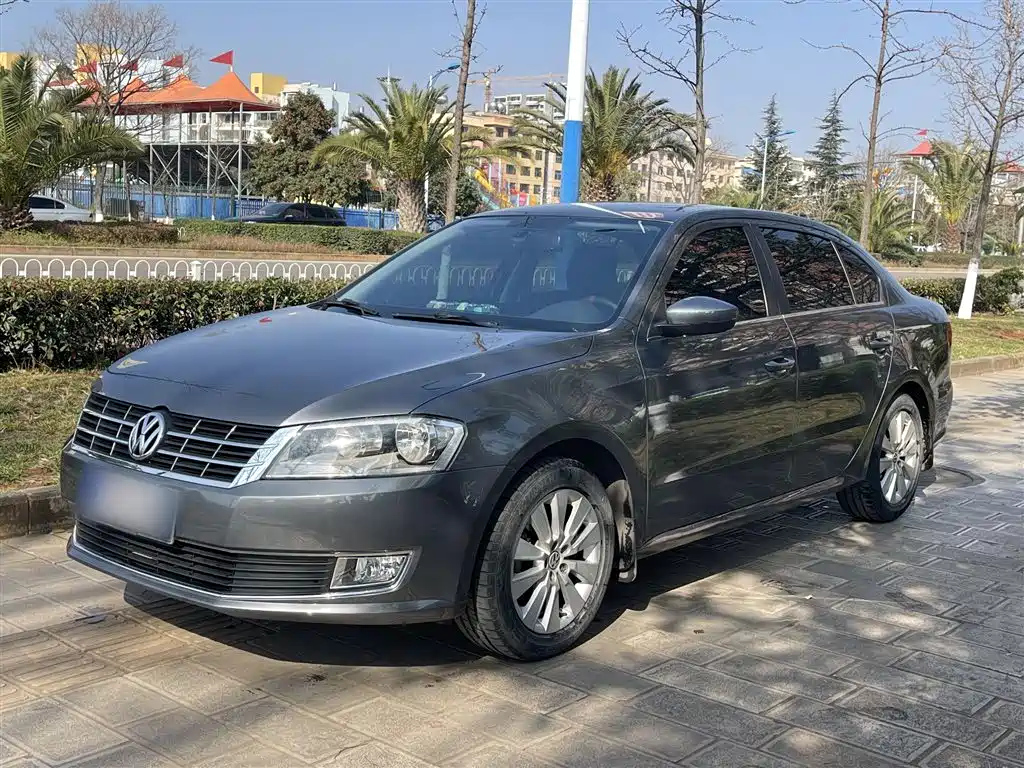 VOLKSWAGEN LAVIDA 2013