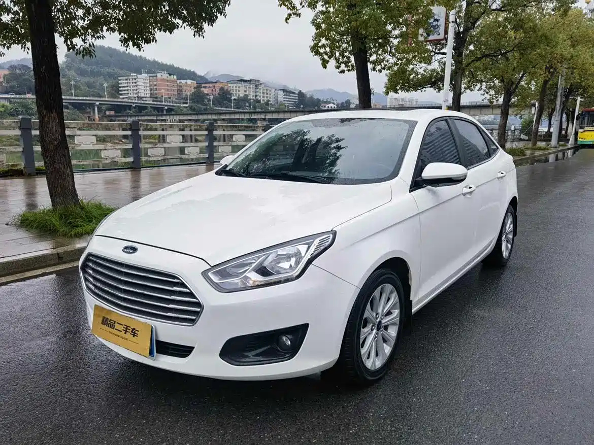 FORD ESCORT 2017