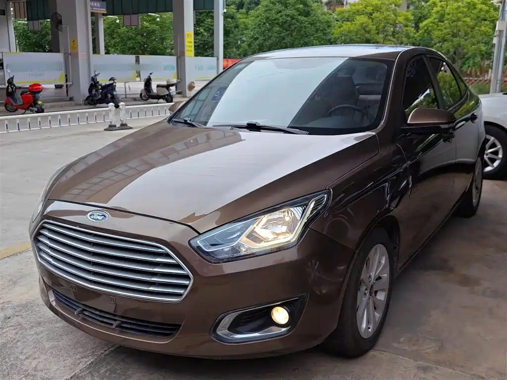 FORD ESCORT 2015