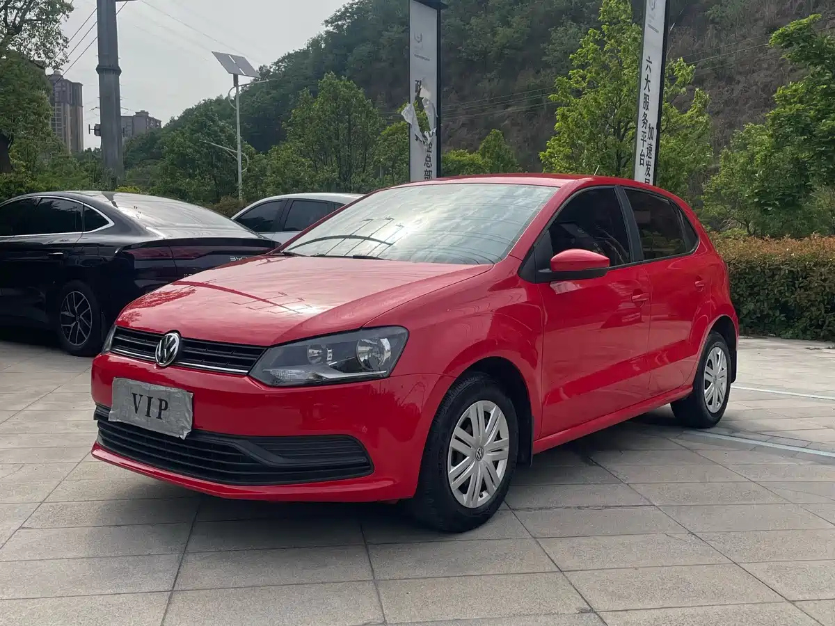 VOLKSWAGEN POLO 2016