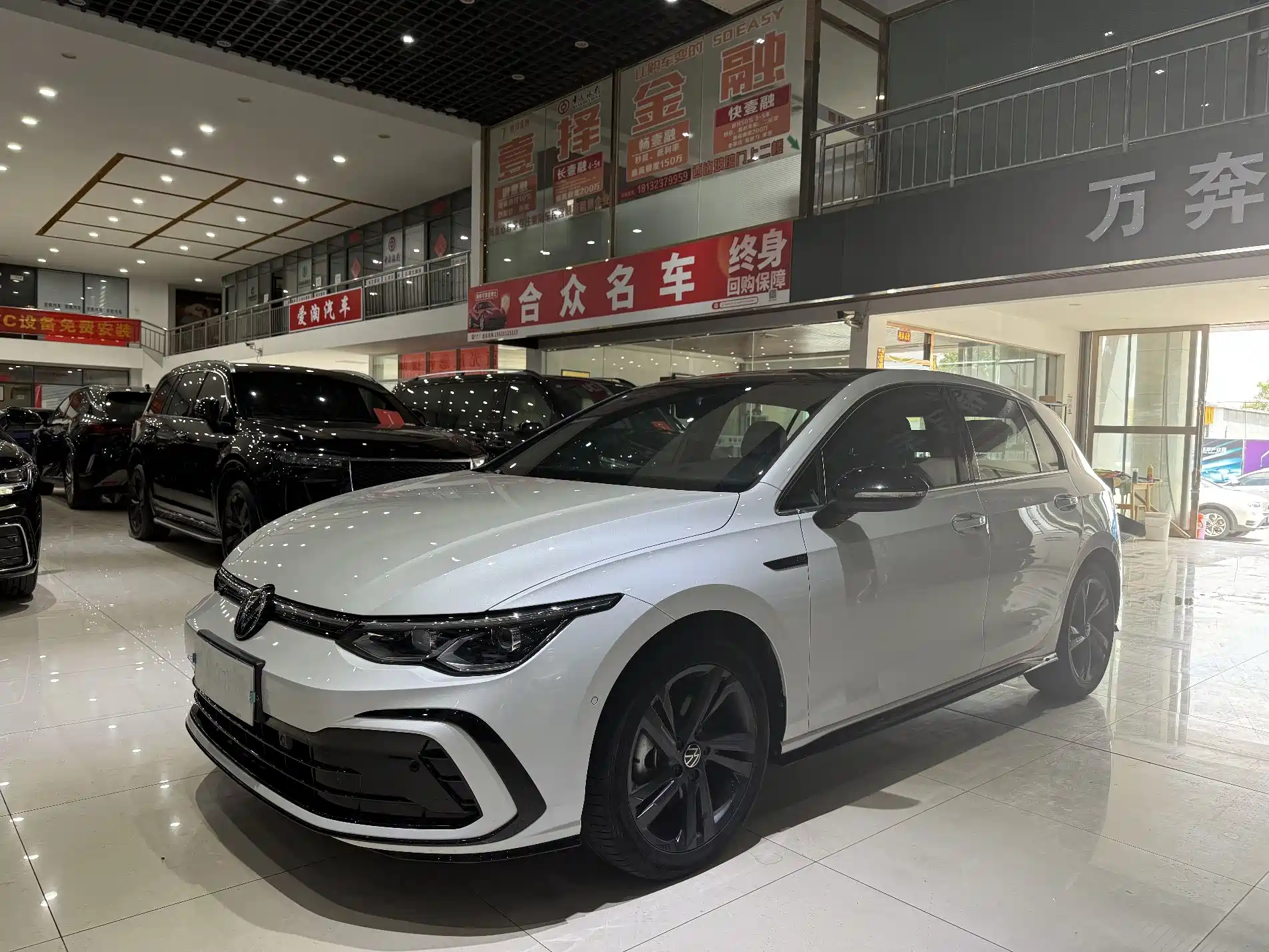 VOLKSWAGEN GOLF 2023