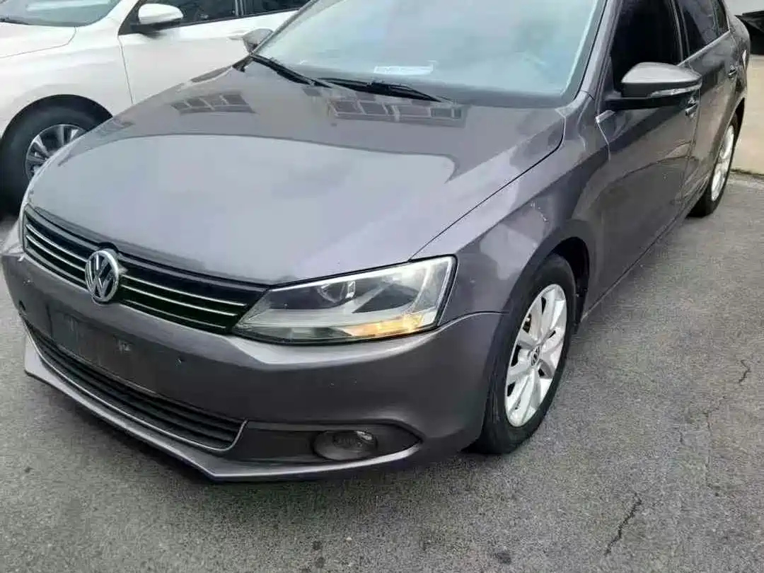 VOLKSWAGEN SAGITAR 2012