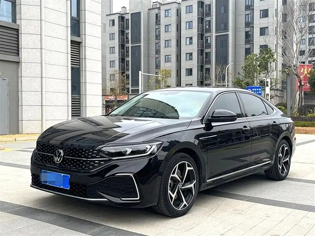 VOLKSWAGEN PASSAT 2024