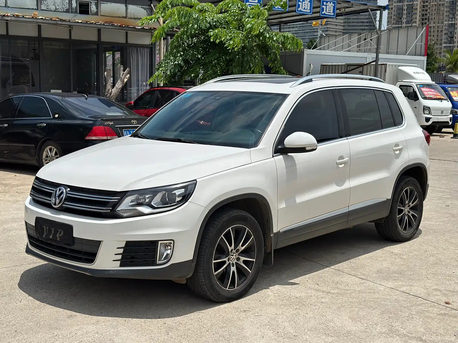 VOLKSWAGEN TIGUAN 2015