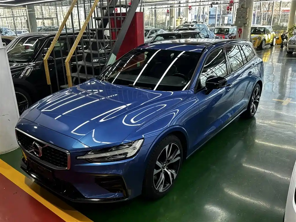 VOLVO V60 2020