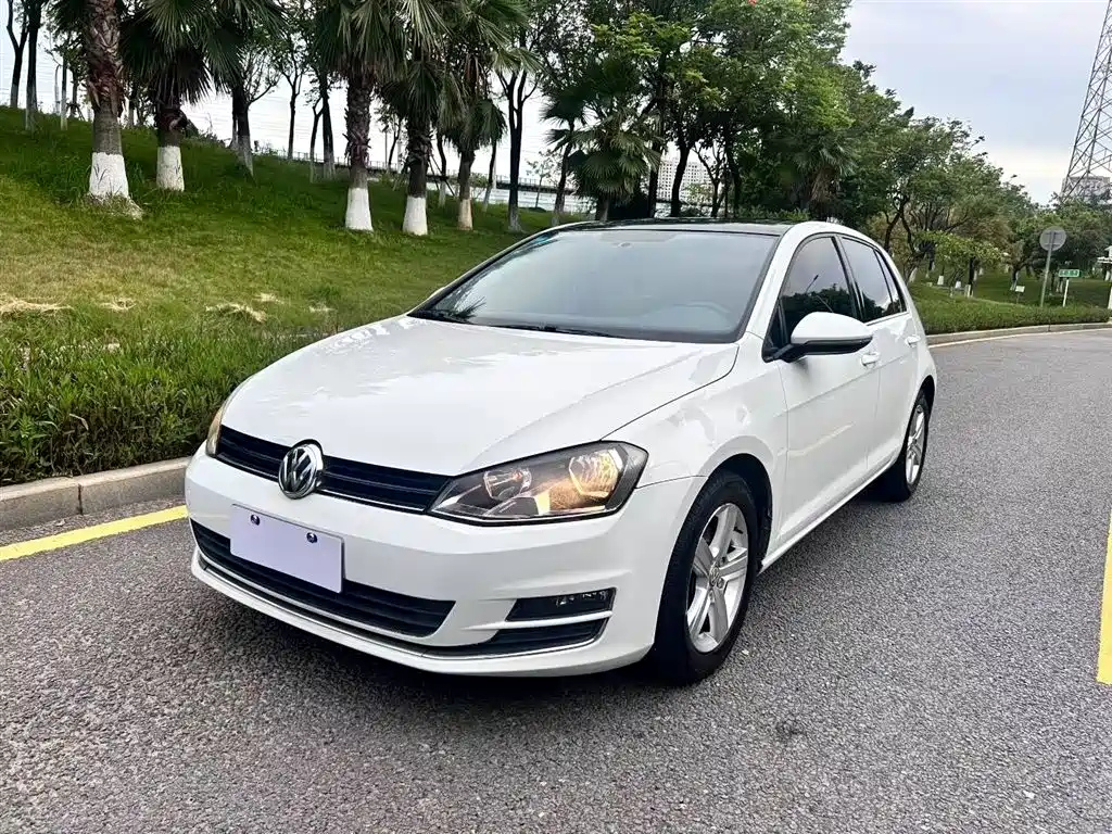 VOLKSWAGEN GOLF 2014
