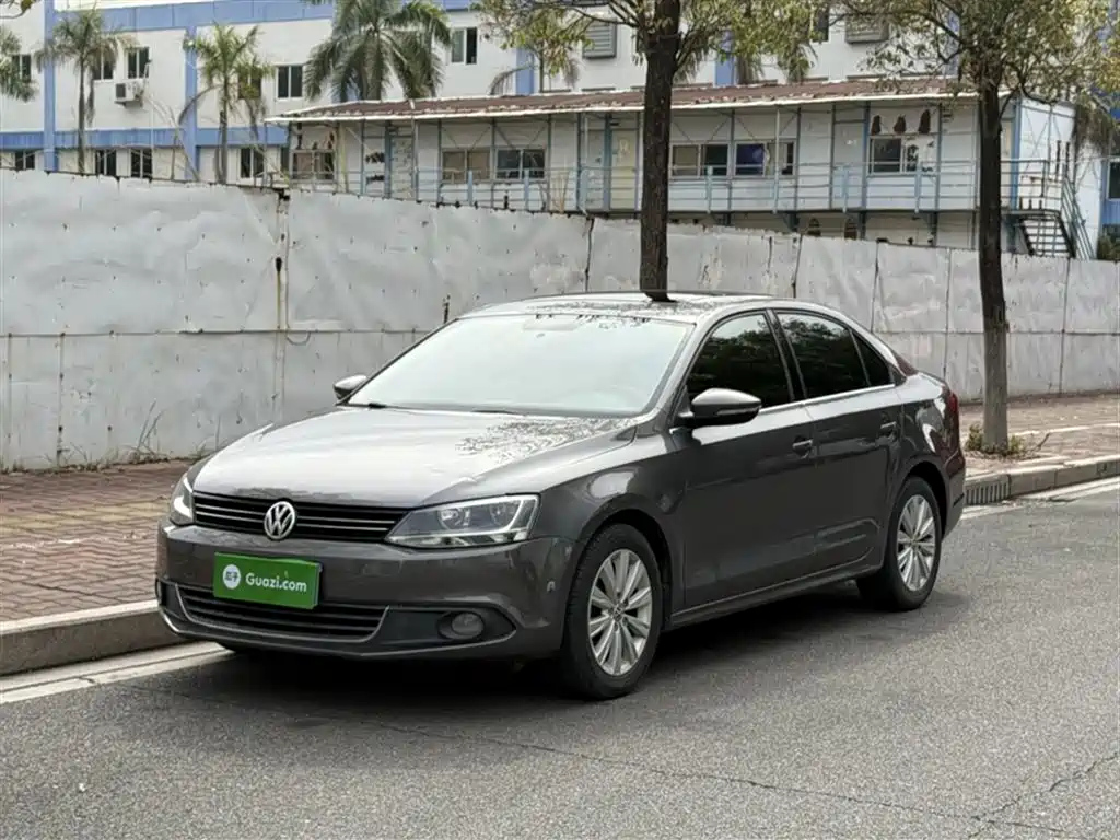 VOLKSWAGEN SAGITAR 2014