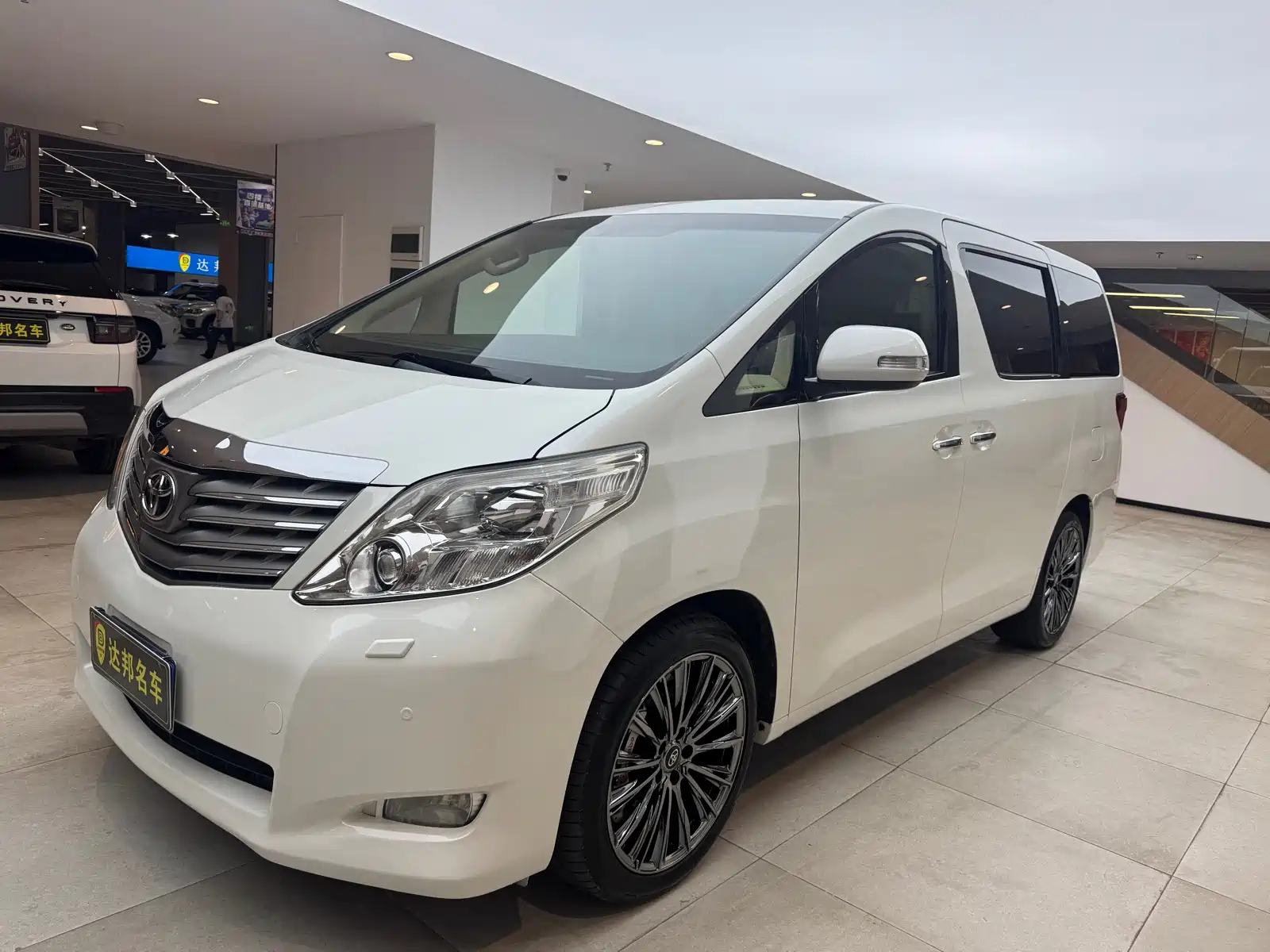TOYOTA ALPHARD 2011