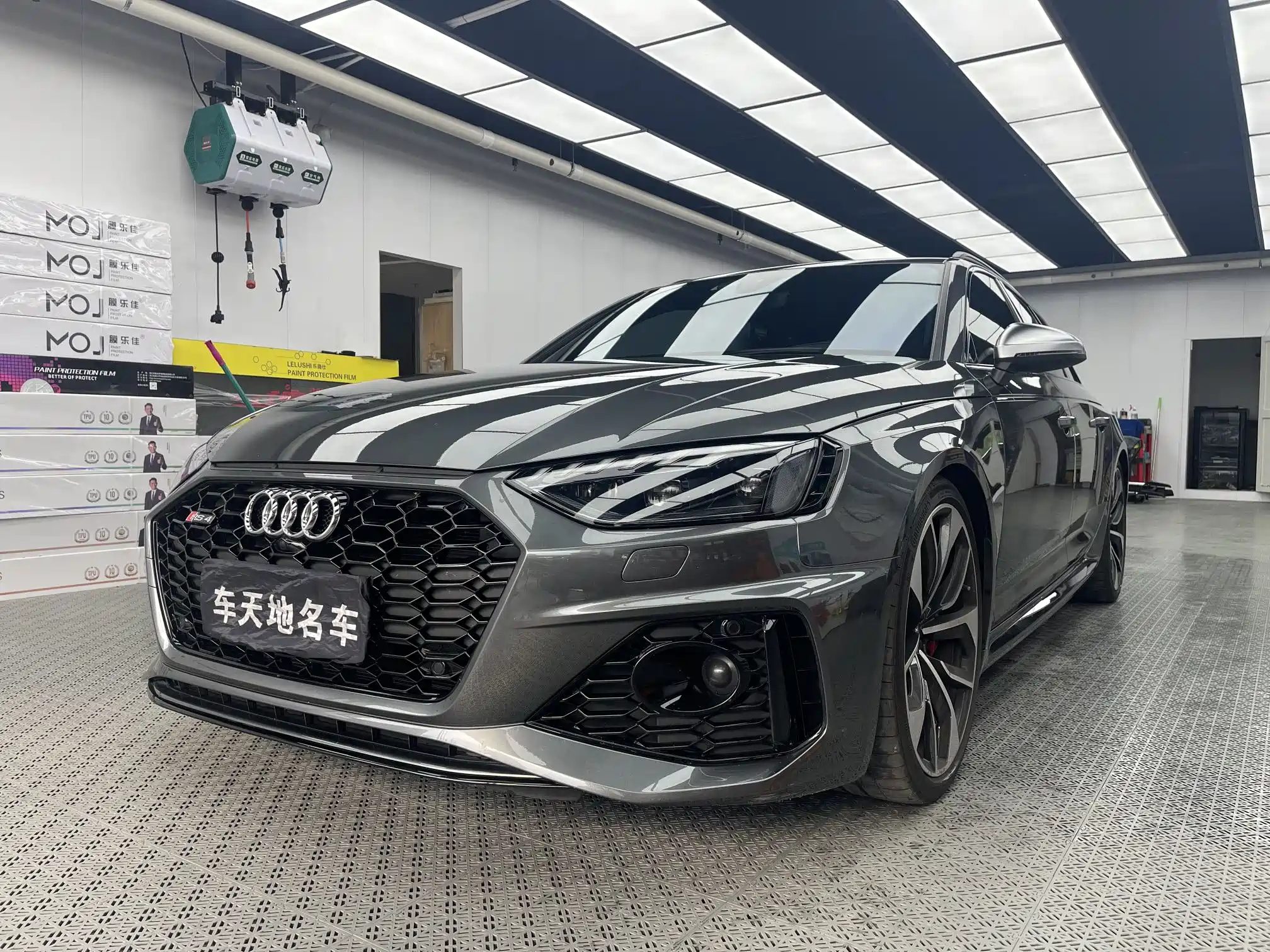 AUDI RS 4
