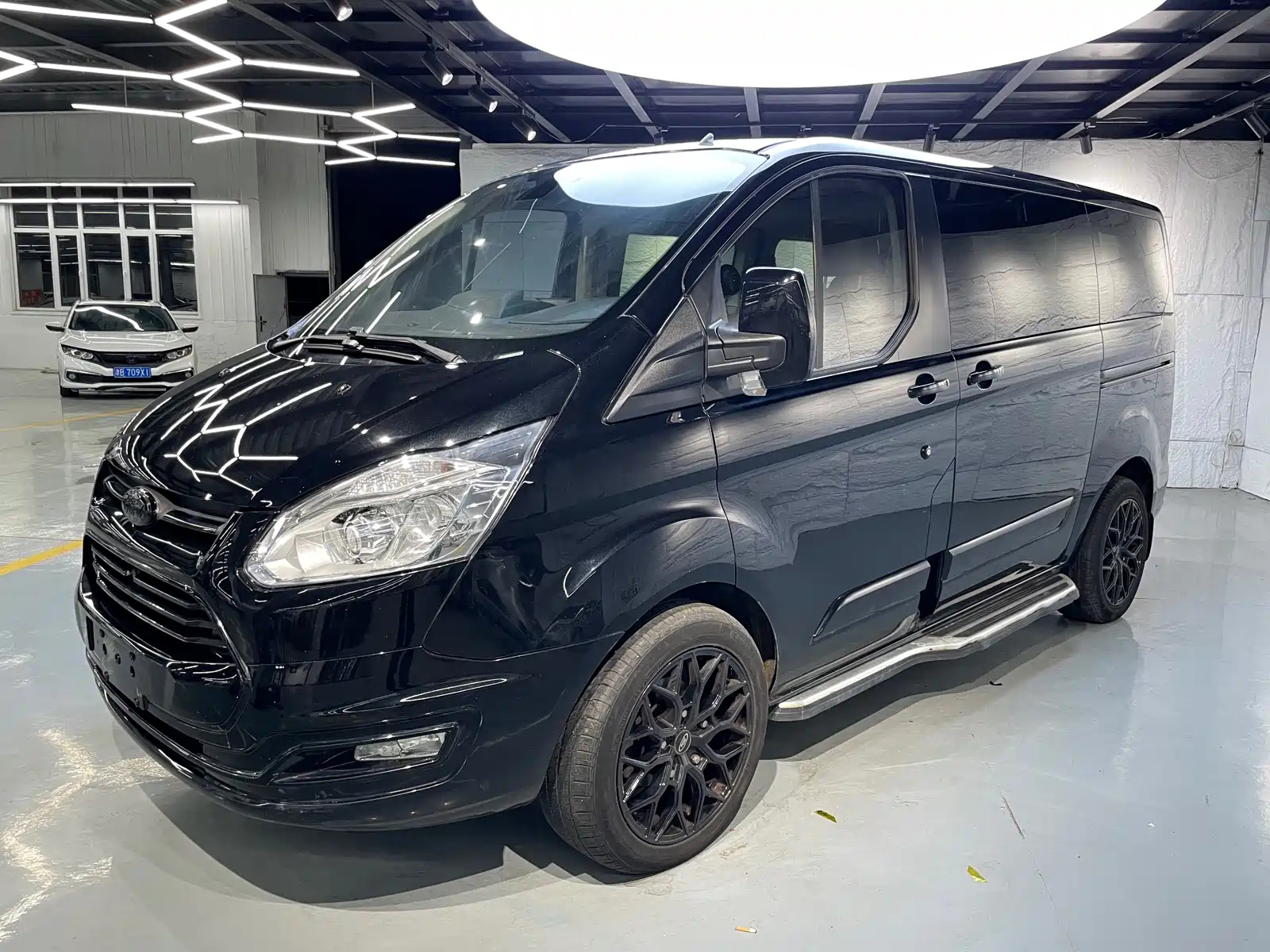 FORD TOUREO 2017