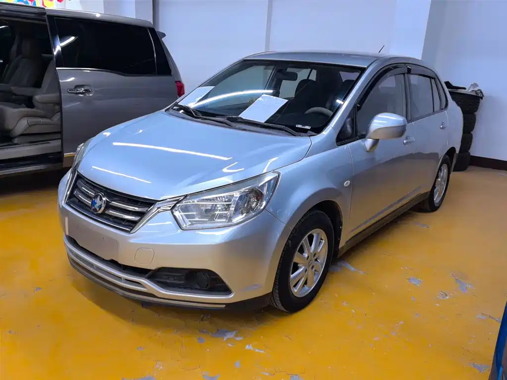 VENUCIA D50 2015