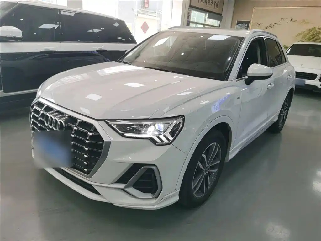 AUDI Q3 2021