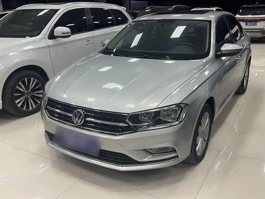 VOLKSWAGEN BORA 2016