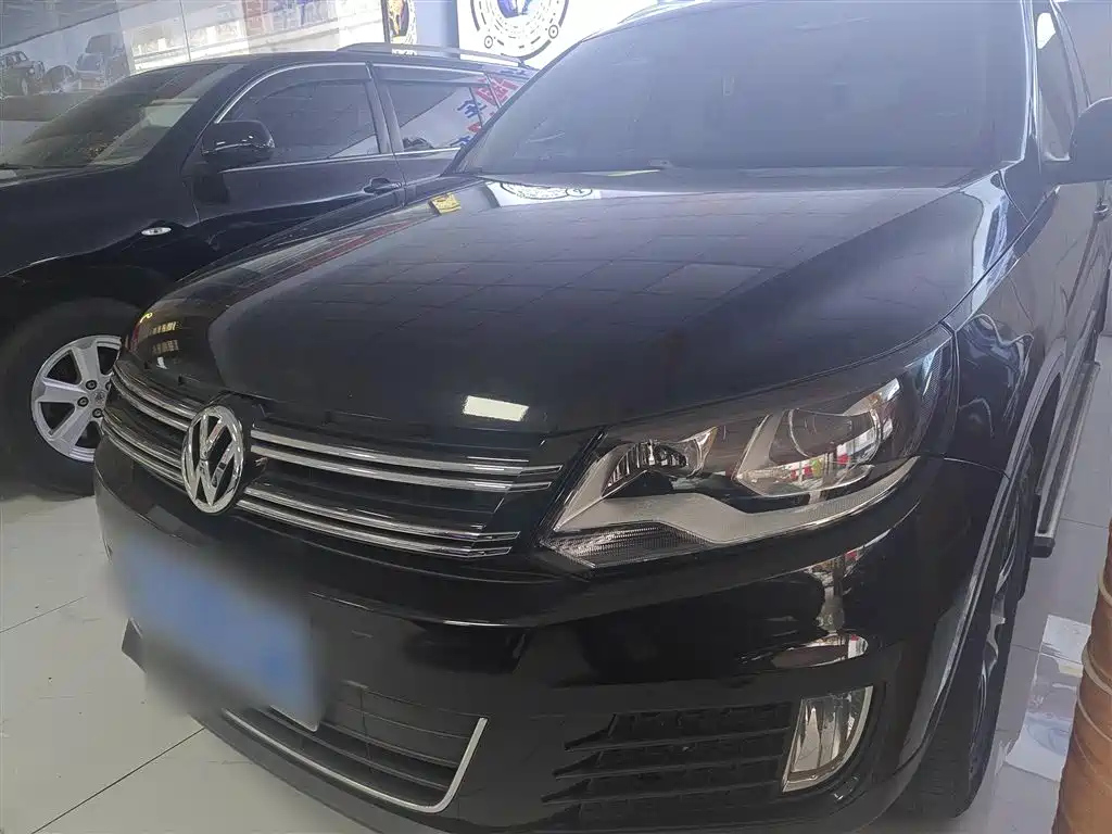 VOLKSWAGEN TIGUAN 2015