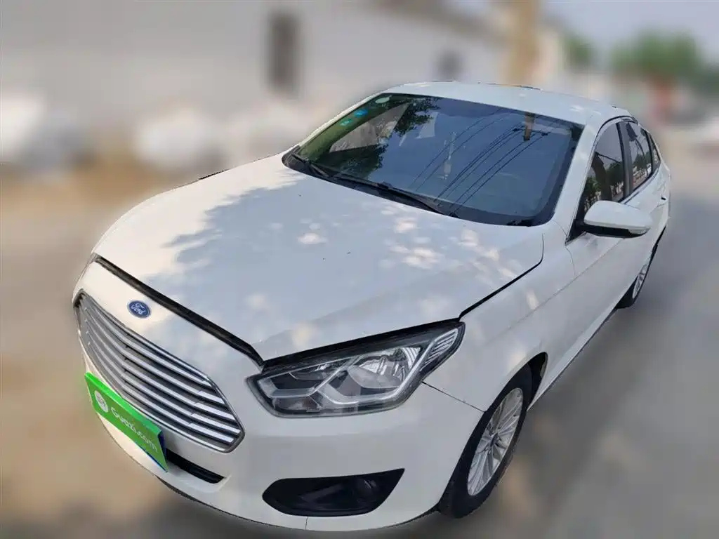 FORD ESCORT 2017
