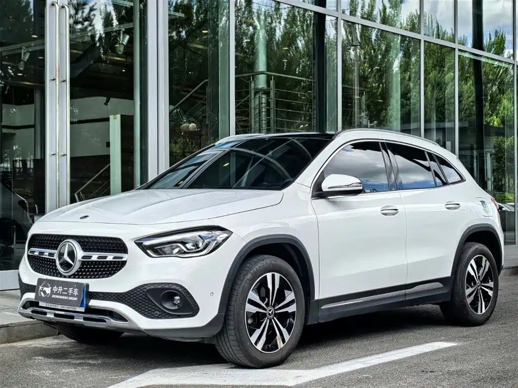 MERCEDES BENZ GLA 2020