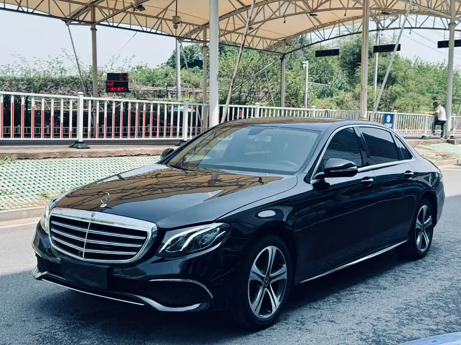 MERCEDES BENZ E-CLASS