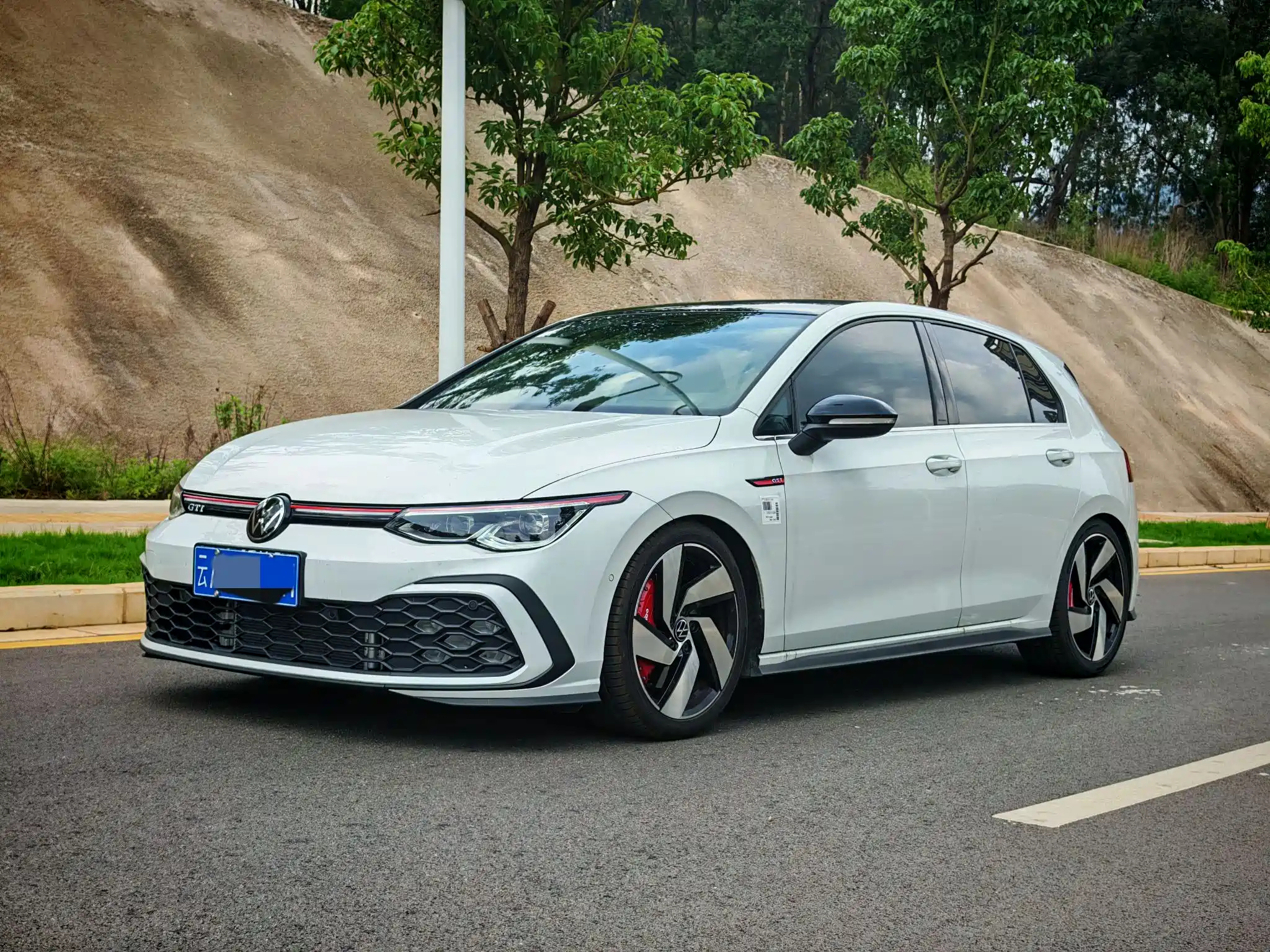 VOLKSWAGEN GOLF GTI 2023