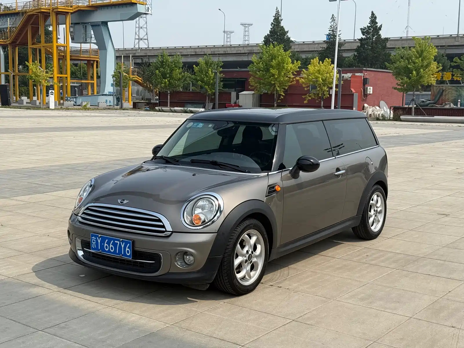MINI CLUBMAN 2011