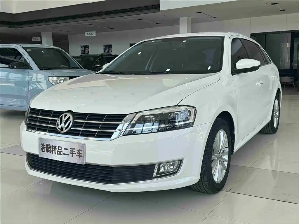 VOLKSWAGEN LAVIDA 2015