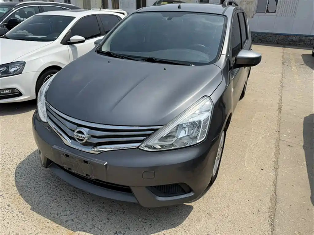 NISSAN LIVINA 2015