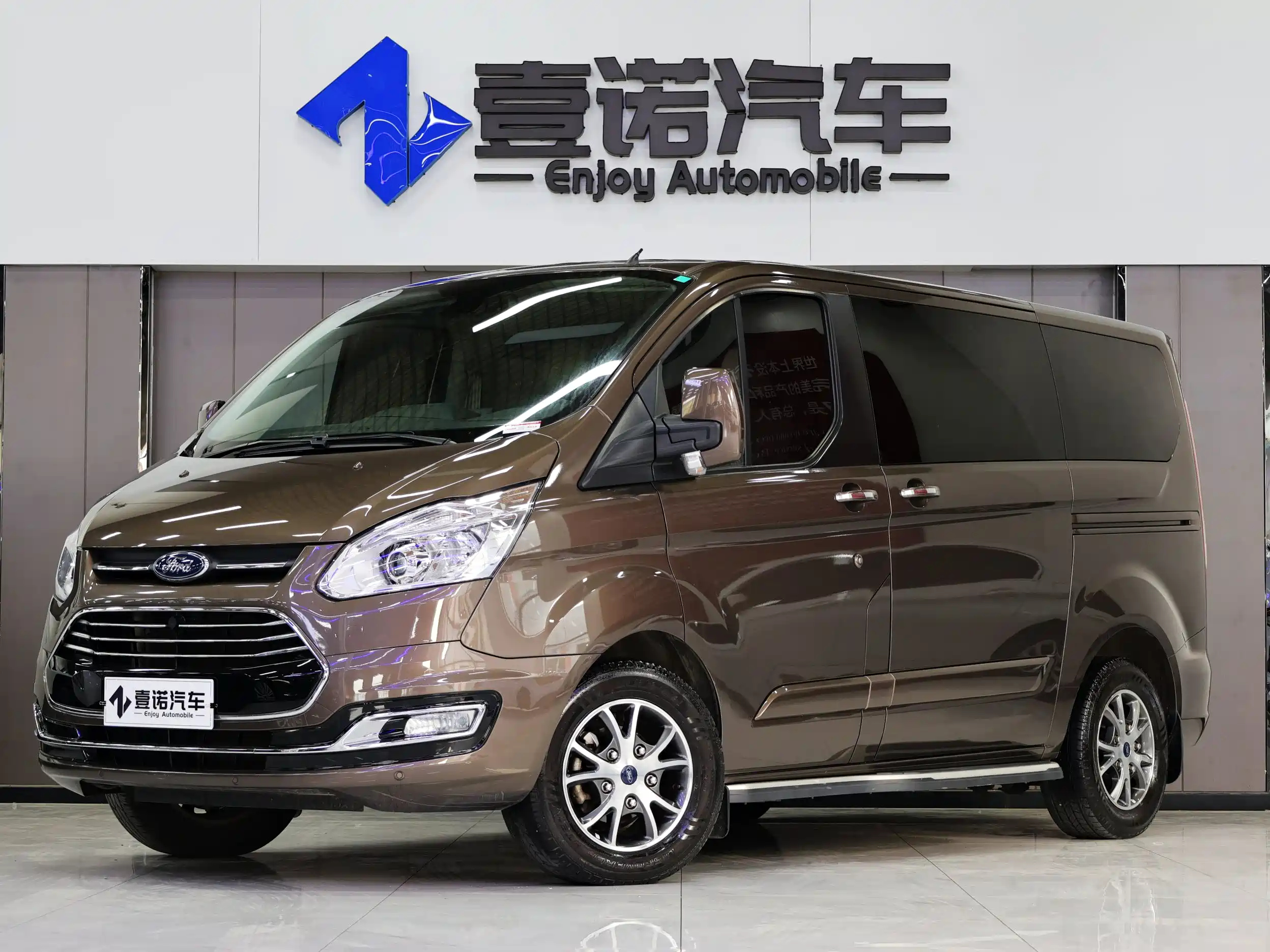 FORD TOUREO 2017