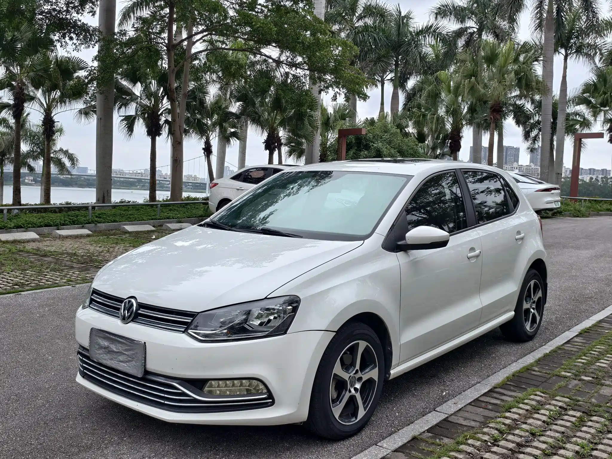 VOLKSWAGEN POLO 2016