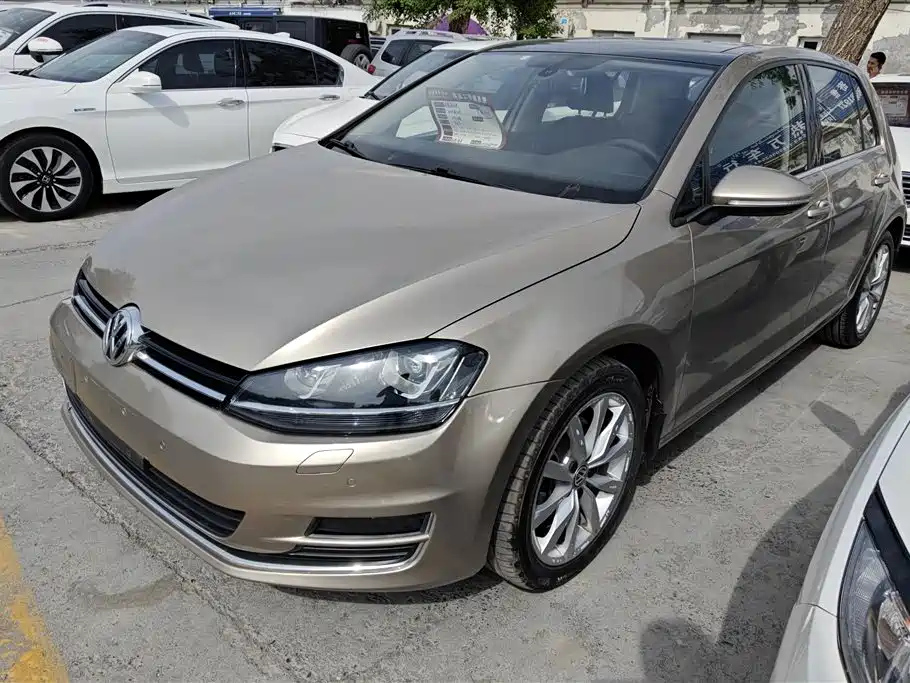 VOLKSWAGEN GOLF 2015