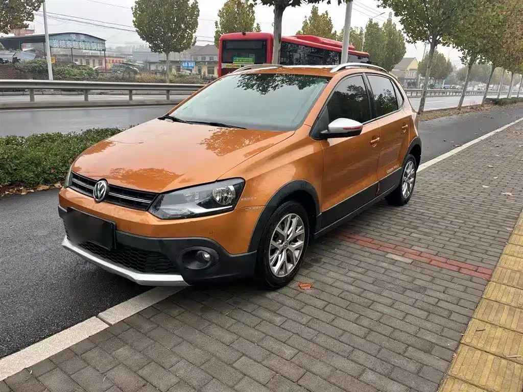VOLKSWAGEN POLO 2014