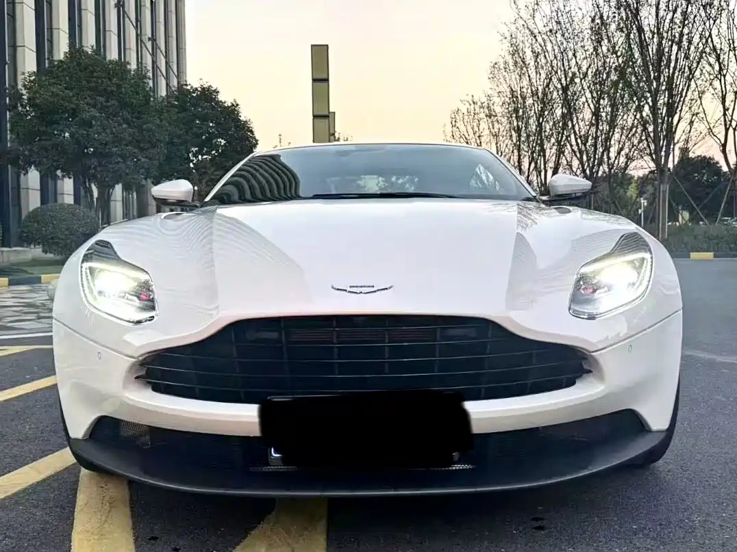 ASTON MARTIN DB11 2022