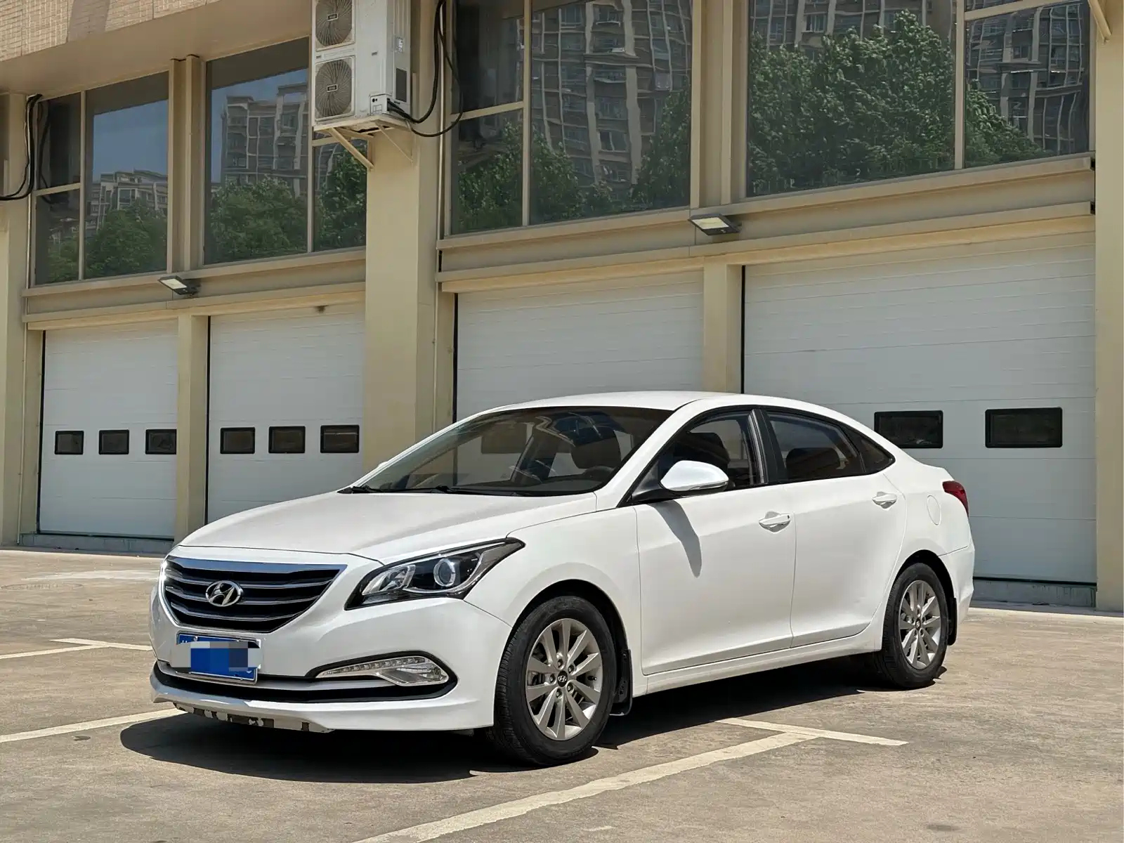 HYUNDAI MISTRA 2014
