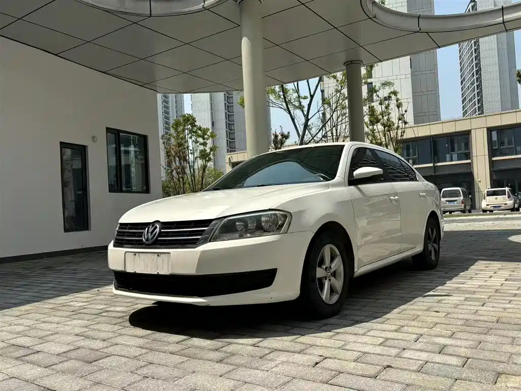 VOLKSWAGEN LAVIDA 2013