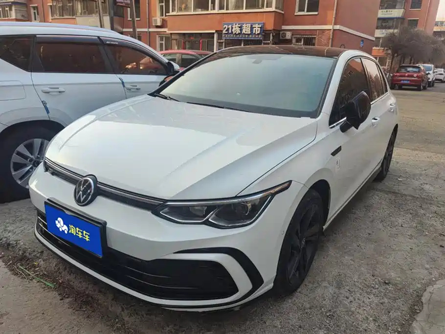 VOLKSWAGEN GOLF 2023