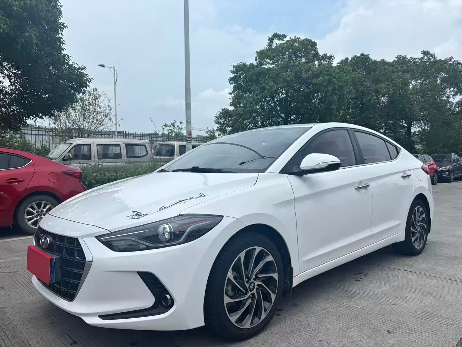 HYUNDAI ELANTRA