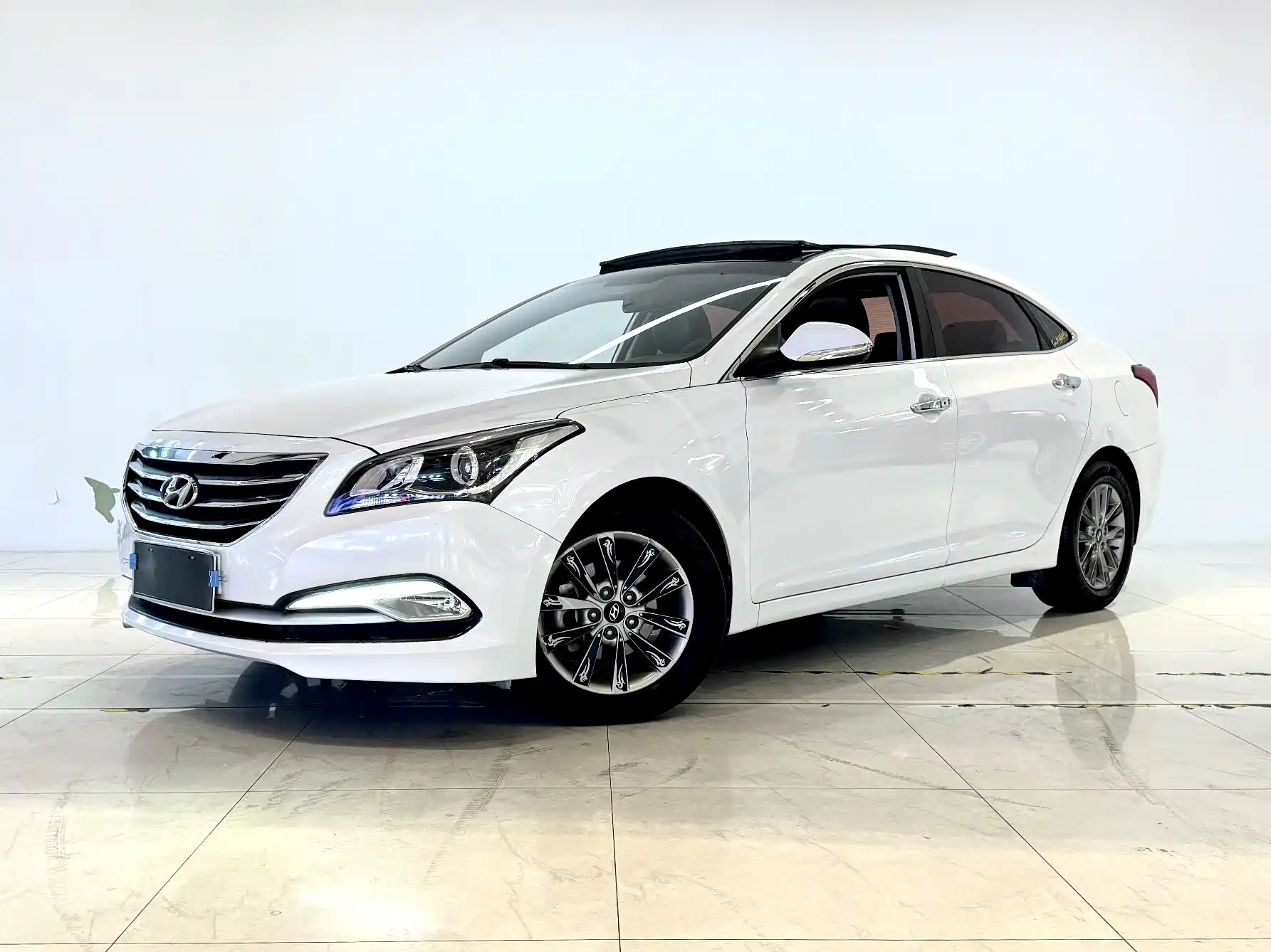 HYUNDAI MISTRA 2014