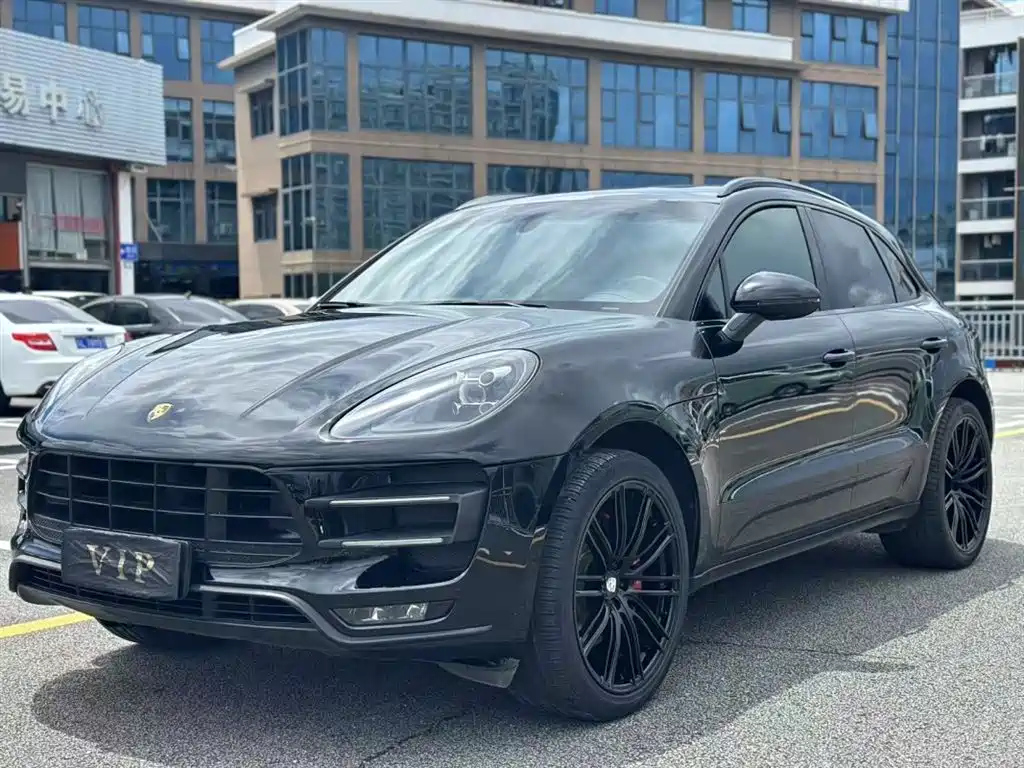 PORSCHE MACAN